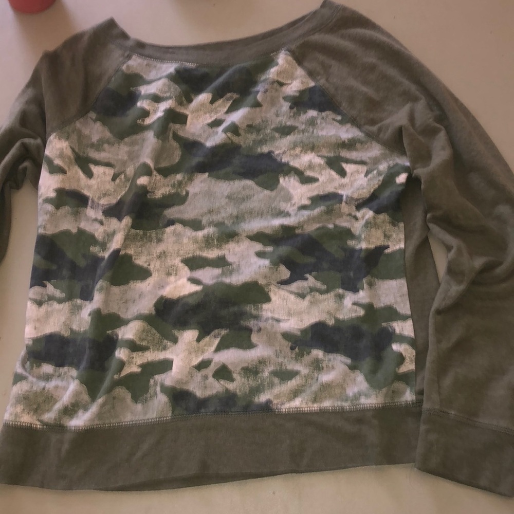 Sweat set BOTTOM AND TOP are DIFFERENT SIZES - Picture 2 of 3